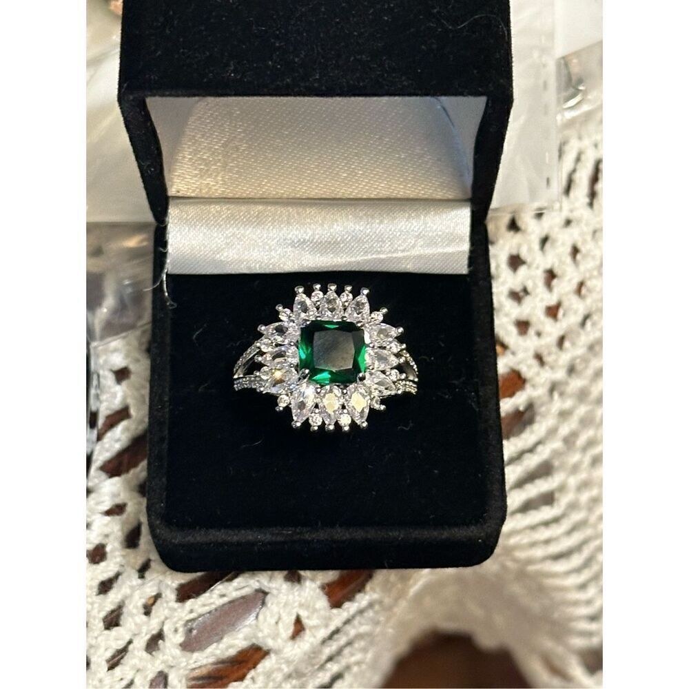 ⭐️NEW⭐️ HUGE GREEN GEMSTONE RING LAB CREATED EMERALD WHITE CZ SQUARE BLING SHINY